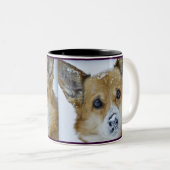 コーギーの雪の鼻 ツートーンマグカップ (正面右)