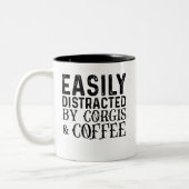 コーギーやコーヒーに気を取られる ツートーンマグカップ (左)