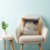 「コージーなオレンジタビー猫枕 – 温かい猫チャーム クッション (椅子)