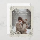 コージーな雪結婚した片と明るいカップルの写真 シーズンポストカード (正面/裏面)