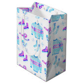 コージーウィンターギアアイススケートで滑るホリデイ ミディアムペーパーバッグ (裏面アングル)