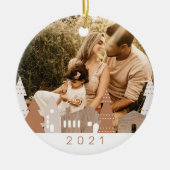 コージーウィンタービレッジウッドグレインホームファミリーフォト セラミックオーナメント (正面)