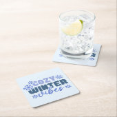 コージーウィンタービーブススノーフレークタイポグラフィ スクエアペーパーコースター (インサイチュ)