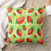 コージーウォーターカラーイチゴとデイジープレイド クッション (ブランケット)