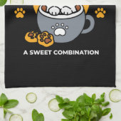 コージーキャットとポークッキーを使用したホリデーマグデザイン キッチンタオル (折り畳み)