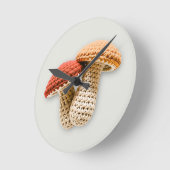 コージーコテージコアクロチェットマッシュルームフェアリーガーデン ラウンド壁時計 (傾斜)