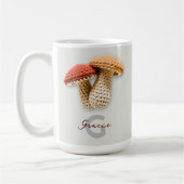 コージーコテージコアクロチェットマッシュルームモノグラム名 コーヒーマグカップ (左)