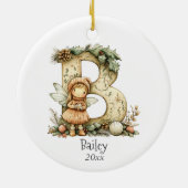 コージーフェアリークリスマスイニシャルパーソナライズされたホリデイ セラミックオーナメント (裏面)