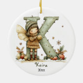 コージーフェアリークリスマスイニシャルパーソナライズされたホリデイ セラミックオーナメント (裏面)