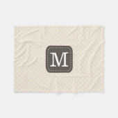 コージーベージュ水玉模様パターカスタムンとモノグラム フリースブランケット (正面(横))