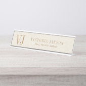 コージーライトベージュリネンとタンモノグラム デスクネームプレート (正面)