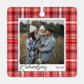 コージー赤と白プレイド生地のファミリーフォト メタルオーナメント (正面)