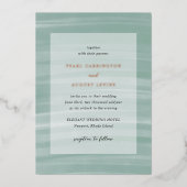 コースタルシックでミュートされた緑のエレガントな結婚式 箔招待状 (正面)