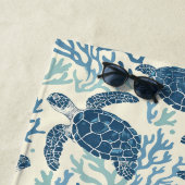 コースタルブルーとクリームウミガメパーソナライズされた ビーチタオル (インサイチュ)