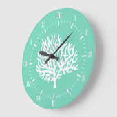 コースタルホワイトシーコーラル&シーガラスグリーン ラージ壁時計 (傾斜)