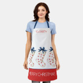 コースタルレッドカニのクリスマスストッキング エプロン (着用した状態)