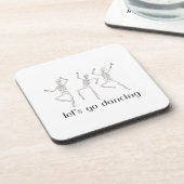 コースターセット上の3スケルトンで踊りを行う コースター (左側)