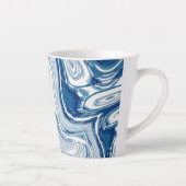 コースト航海のビーチ波水色の青い渦巻き カフェラテマグ (右)