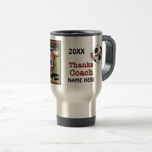 コーチのサッカーのためのパーソナライズなギフトのアイディア トラベルマグ (正面右)