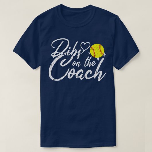 コーチの妻おもしろいソフトボールのディブ Tシャツ (デザイン正面)