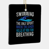 コーチの贈り物をするスイミング専用泳ぐ人 セラミックオーナメント (右)