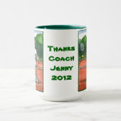 コーチまたはプレーヤーのためのパーソナライズなテニスのマグ マグカップ (中央)