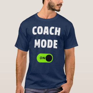 コーチモードオン 面白いコーチのギフト スポーツファミリー Tシャツ