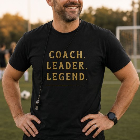 コーチ リーダー レジェンド ゴールド タイポグラフィー Tシャツ