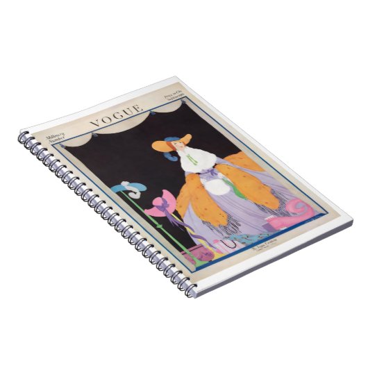 コートを着た女性が登場するヴォーグ誌のカバー ノートブック (右側)