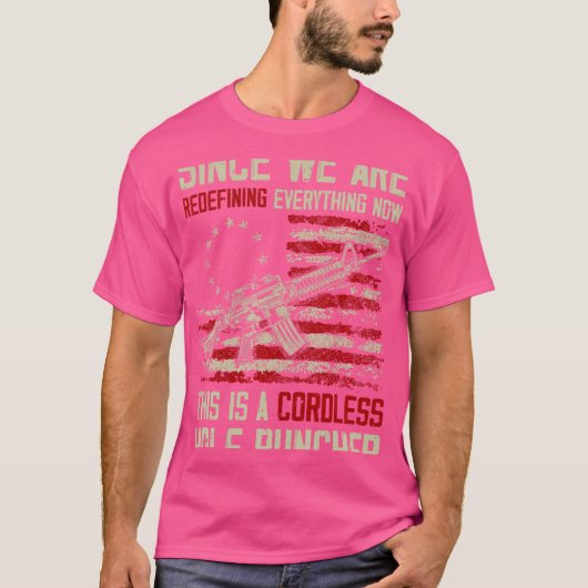 コードレスの穴すべてを再定義する Tシャツ (正面)