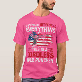 コードレス穴あけパンチャーでイブを再定義する Tシャツ