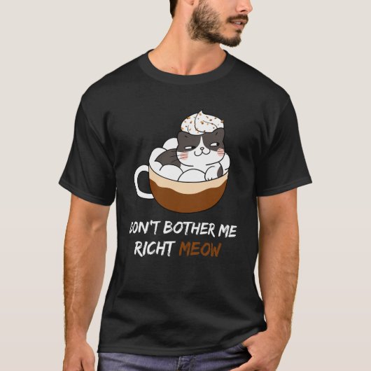 コーヒおもしろいーと猫好きは気にしない Tシャツ (正面)