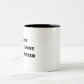 コーヒおもしろいーマグ – 私はBetteを知っているボッシーではない ツートーンマグカップ (中央)