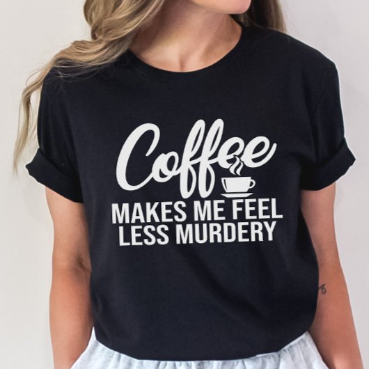 コーヒおもしろいーTシャツ、コーヒーは私を少し殺感じ村化させる Tシャツ