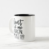 コーヒユーモアのあるー引用文警告のKarenテストしない ツートーンマグカップ (正面左)