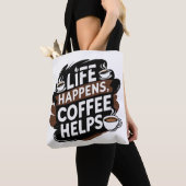 コーヒーおもしろいの才能のあるバッグ- Life Occues Coffee トートバッグ (クローズアップ)
