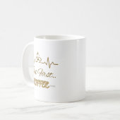 コーヒーおもしろいの才能のハートビート – しかし最初のコーヒー コーヒーマグカップ (正面左)