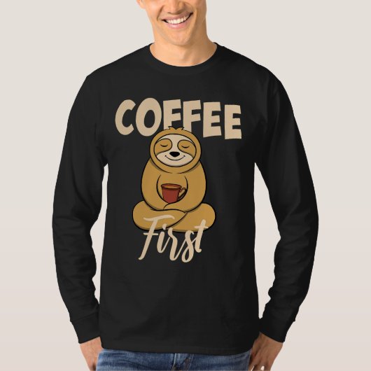 コーヒーおもしろいファーストことわざスロース Tシャツ (正面)