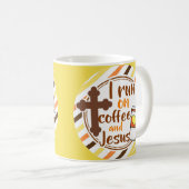 コーヒーおよびイエス・キリストのクリスチャンの信頼で走られるI コーヒーマグカップ (正面右)