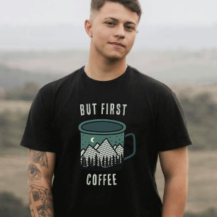 コーヒーから始まるキャンプ ハイキング メンズTシャツ Tシャツ