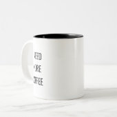 コーヒーがもっと欲しい 珍妙な引用 マグカップ – ユーモアギフト (正面左)