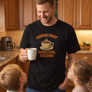 コーヒーが先、成年が後 面白い引用 Tシャツ