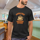 コーヒーが先、成年が後 面白い引用 Tシャツ