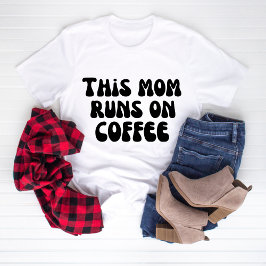 コーヒーで動くママ Tシャツ
