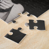 コーヒーで卵の女性とシュレアル・トースト ジグソーパズル (側面)