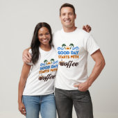 コーヒーで始まる最高の一日 サンライズビーチ Tシャツ (ユニセックス)