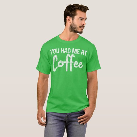 コーヒーで恋に落ちたわ Funny Coffee Tシャツ (正面フル)