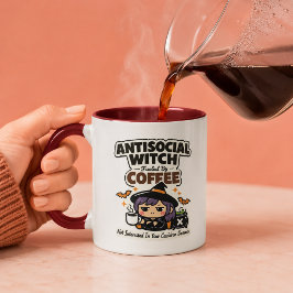 コーヒーで生きる反社会的な魔女 面白いハロウィン マグカップ
