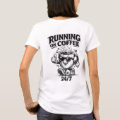 コーヒーで走る 24/7 冗談のコーヒー好きTシャツ Tシャツ (裏面)