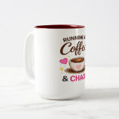 コーヒーとカオスで走る — かわいいコーヒーカップデザイン ツートーンマグカップ (正面左)